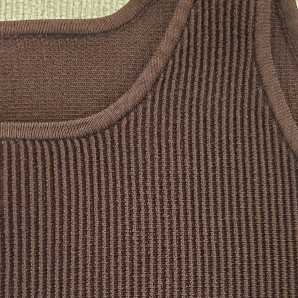 Aritzia Babaton Sculpt Ribbed Knit Dark Brown Crop Top - Picture 5 of 5